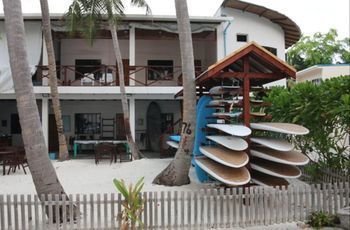 Cokes Surf Camp Hotel Thulusdhoo Eksteriør billede